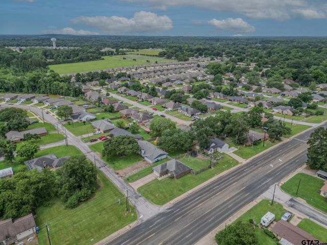 100 S Rainbow Dr, Whitehouse, TX 75791