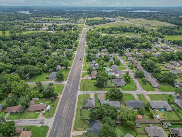 100 S Rainbow Dr, Whitehouse, TX 75791