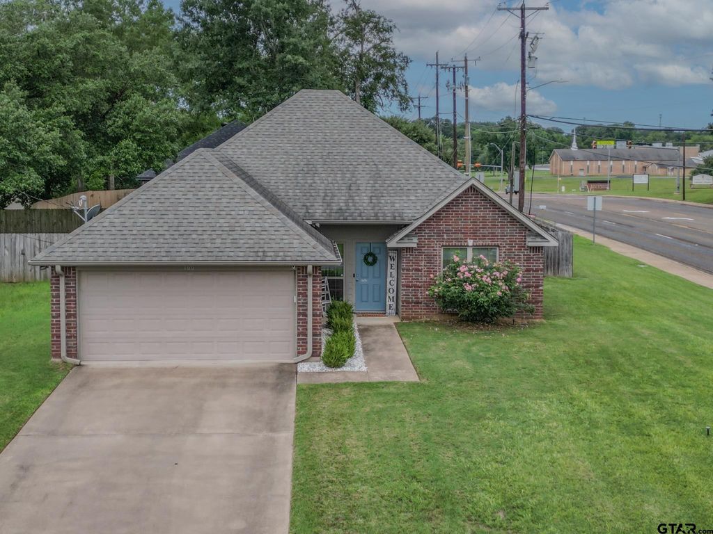 100 S Rainbow Dr, Whitehouse, TX 75791