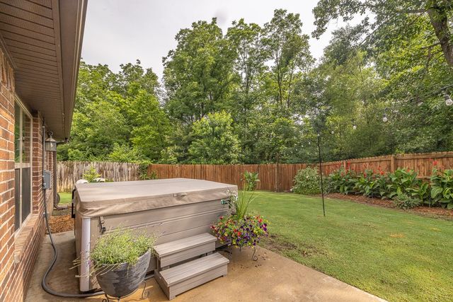 2305 Kelly Lynn Place, Fayetteville, AR 72701