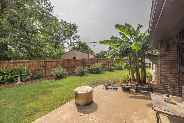 2305 Kelly Lynn Place, Fayetteville, AR 72701