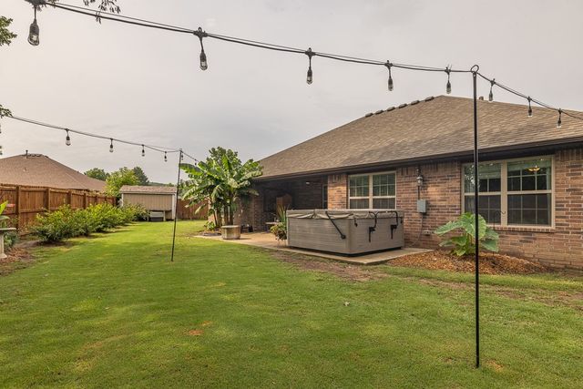 2305 Kelly Lynn Place, Fayetteville, AR 72701