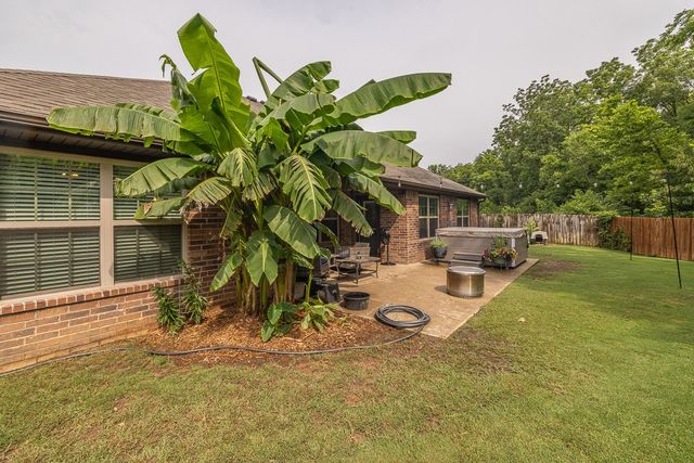2305 Kelly Lynn Place, Fayetteville, AR 72701