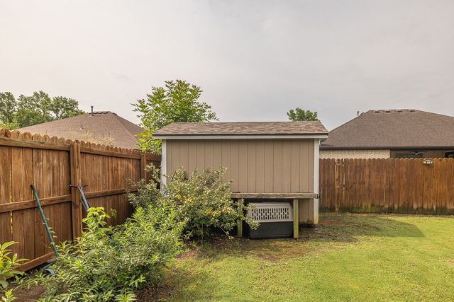 2305 Kelly Lynn Place, Fayetteville, AR 72701
