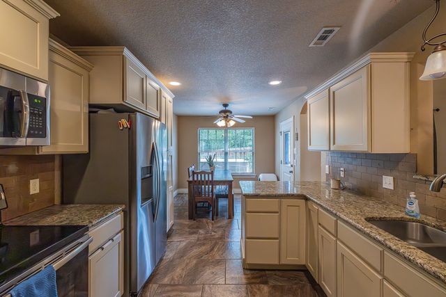 2305 Kelly Lynn Place, Fayetteville, AR 72701