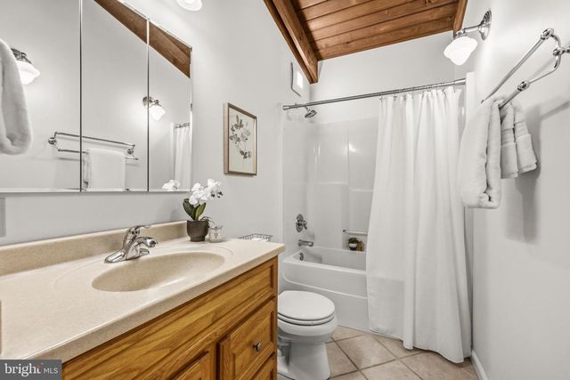 4035 TAYLOR DR, Fairfax, VA 22032