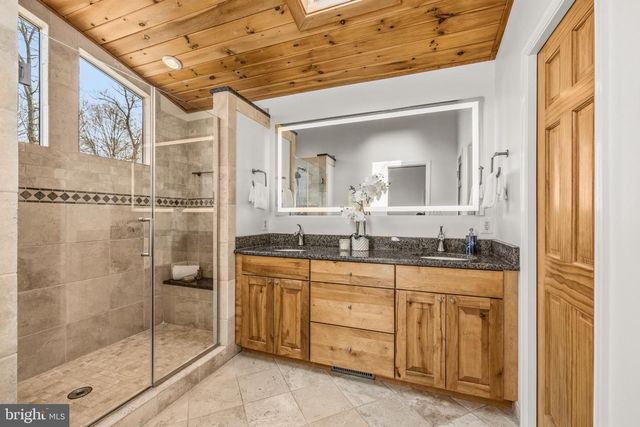 4035 TAYLOR DR, Fairfax, VA 22032