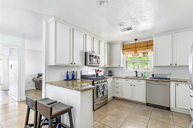 1016 Lynnwood Avenue, Liberty, TX 77575
