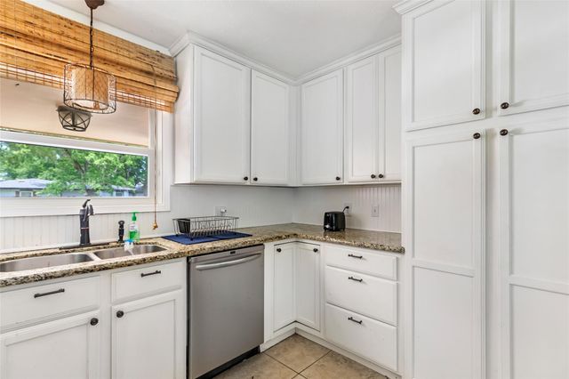 1016 Lynnwood Avenue, Liberty, TX 77575