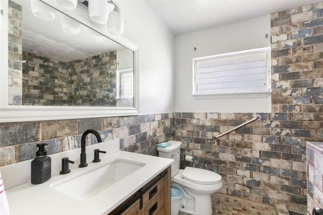 1016 Lynnwood Avenue, Liberty, TX 77575