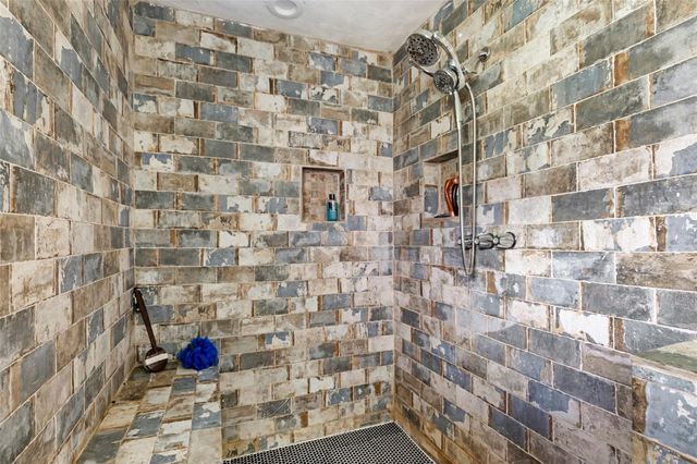 1016 Lynnwood Avenue, Liberty, TX 77575