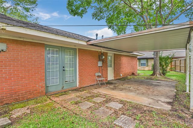 1016 Lynnwood Avenue, Liberty, TX 77575