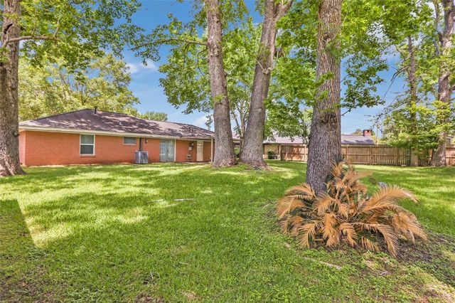 1016 Lynnwood Avenue, Liberty, TX 77575
