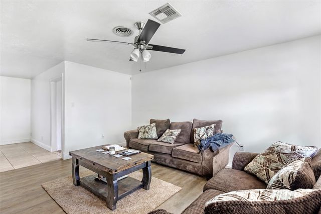 1016 Lynnwood Avenue, Liberty, TX 77575