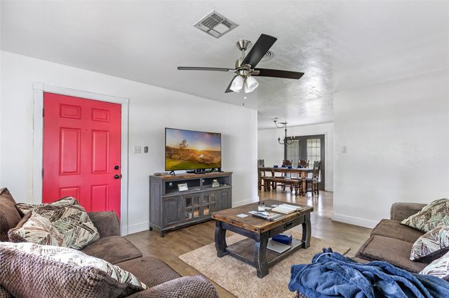 1016 Lynnwood Avenue, Liberty, TX 77575