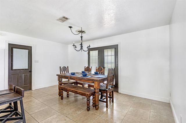 1016 Lynnwood Avenue, Liberty, TX 77575