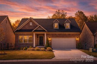 2031 Newstyle Way, Tega Cay, SC 29708