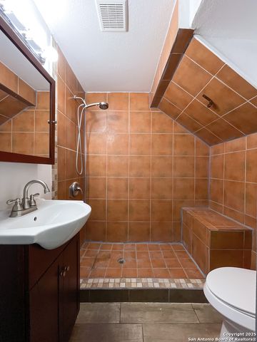 802 Montana St Apt 1, San Antonio, TX 78203