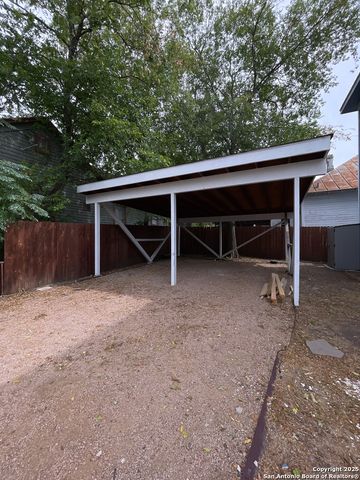 802 Montana St Apt 1, San Antonio, TX 78203