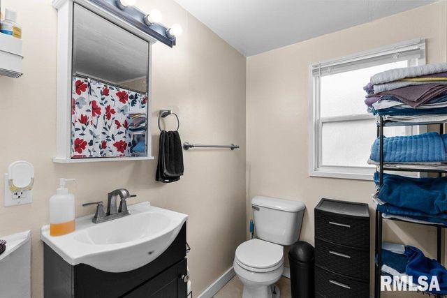 2427 32ND Street, Moline, IL 61265