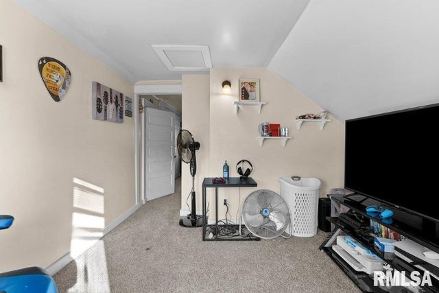 2427 32ND Street, Moline, IL 61265