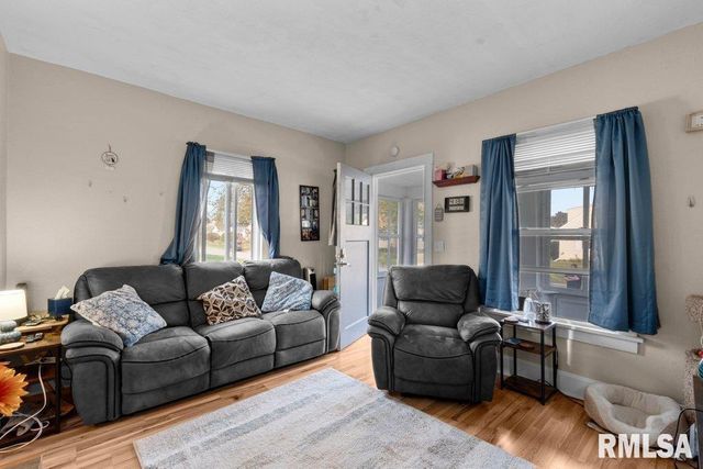 2427 32ND Street, Moline, IL 61265