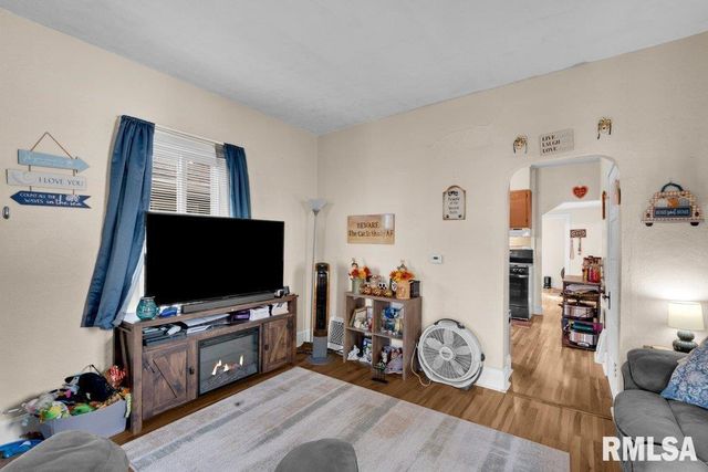 2427 32ND Street, Moline, IL 61265