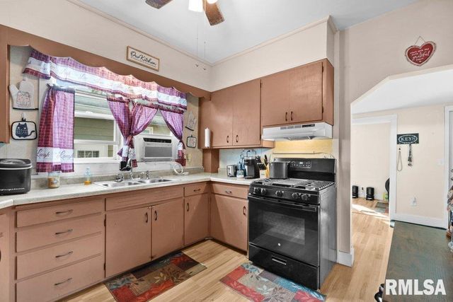 2427 32ND Street, Moline, IL 61265