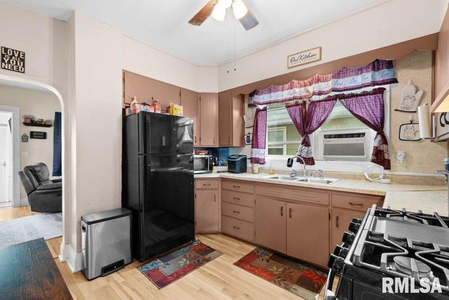 2427 32ND Street, Moline, IL 61265