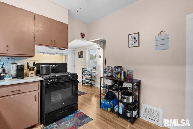 2427 32ND Street, Moline, IL 61265