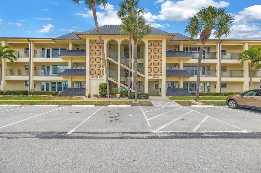 4700 COVE CIRCLE 107, St Petersburg, FL 33708