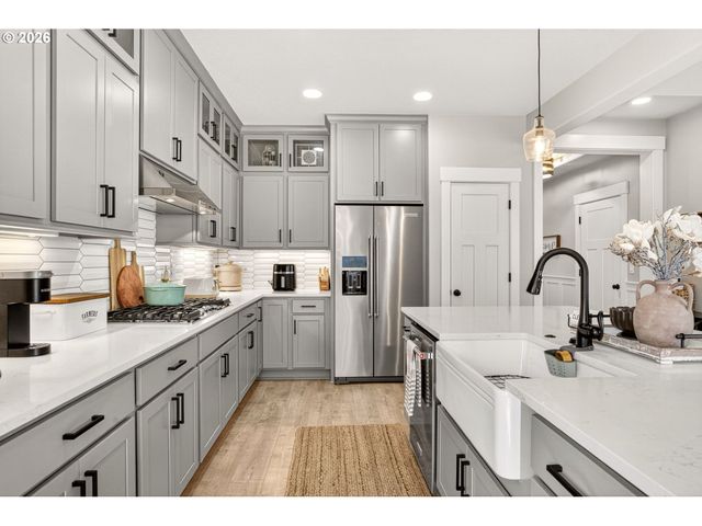 19708 ORCHARD GROVE Dr, Oregon City, OR 97045