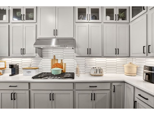 19708 ORCHARD GROVE Dr, Oregon City, OR 97045