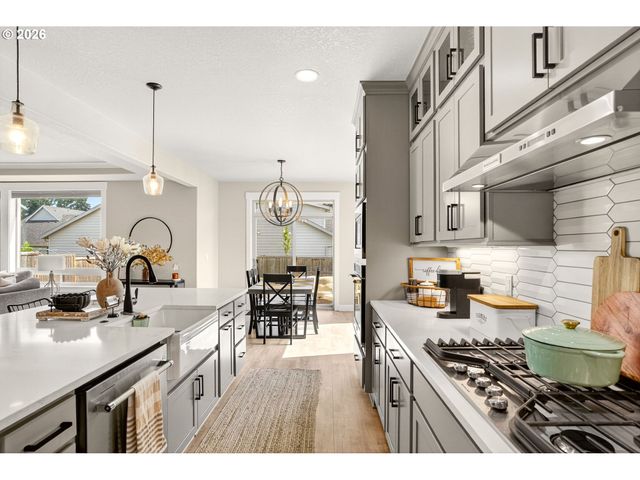 19708 ORCHARD GROVE Dr, Oregon City, OR 97045