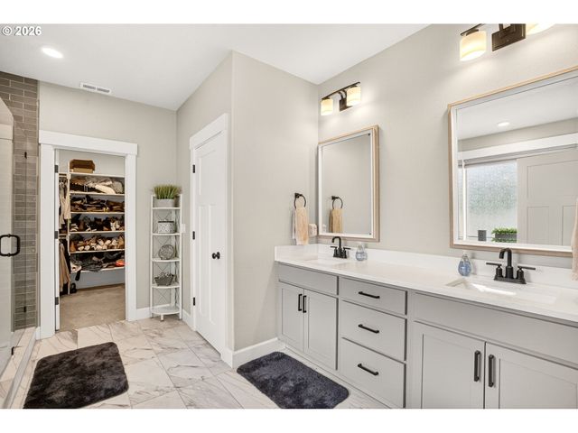 19708 ORCHARD GROVE Dr, Oregon City, OR 97045