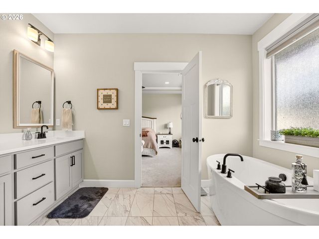 19708 ORCHARD GROVE Dr, Oregon City, OR 97045