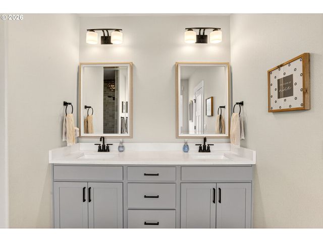 19708 ORCHARD GROVE Dr, Oregon City, OR 97045