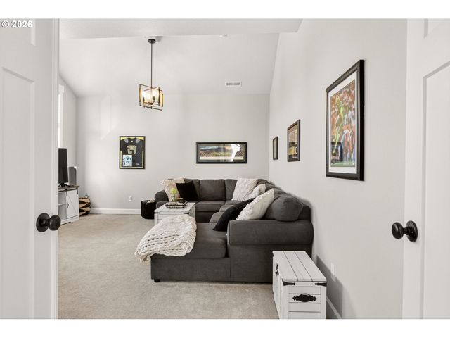 19708 ORCHARD GROVE Dr, Oregon City, OR 97045