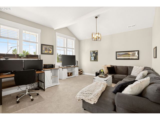 19708 ORCHARD GROVE Dr, Oregon City, OR 97045