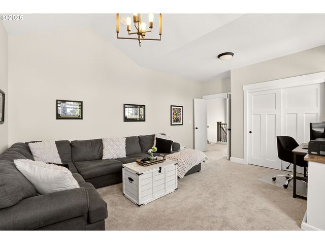 19708 ORCHARD GROVE Dr, Oregon City, OR 97045