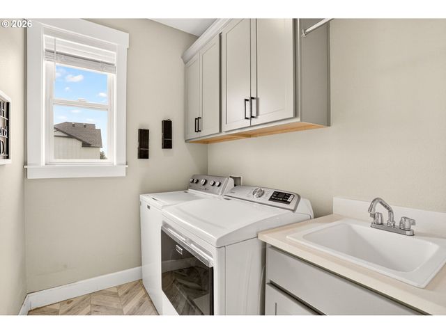 19708 ORCHARD GROVE Dr, Oregon City, OR 97045