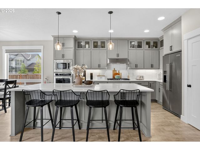 19708 ORCHARD GROVE Dr, Oregon City, OR 97045