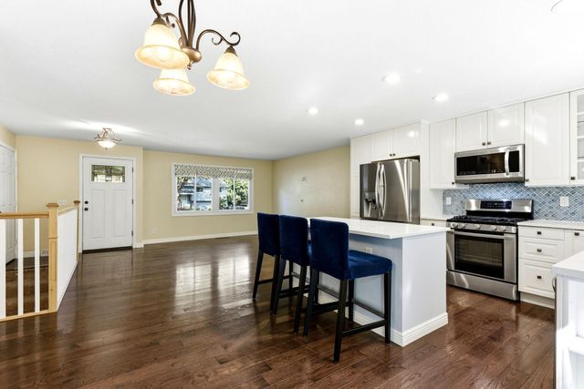 7064 Springhill Circle, Eden Prairie, MN 55346