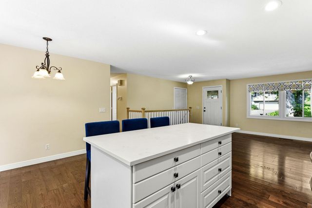 7064 Springhill Circle, Eden Prairie, MN 55346