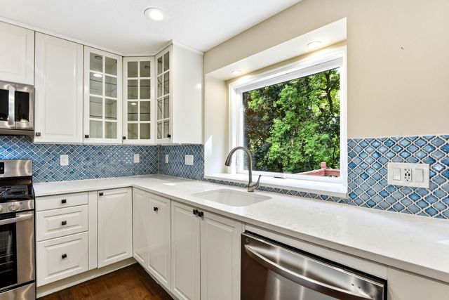 7064 Springhill Circle, Eden Prairie, MN 55346