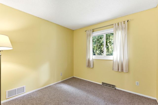 7064 Springhill Circle, Eden Prairie, MN 55346