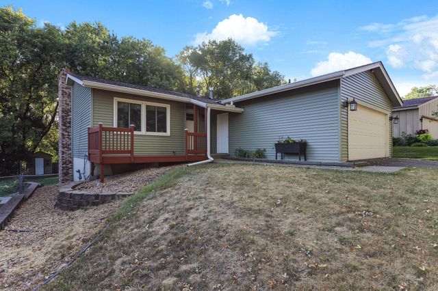 7064 Springhill Circle, Eden Prairie, MN 55346
