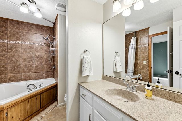 7064 Springhill Circle, Eden Prairie, MN 55346