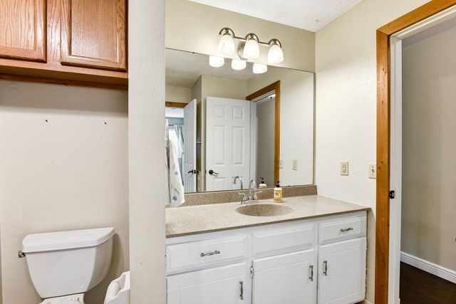 7064 Springhill Circle, Eden Prairie, MN 55346
