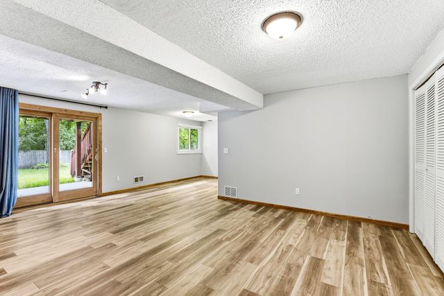 7064 Springhill Circle, Eden Prairie, MN 55346